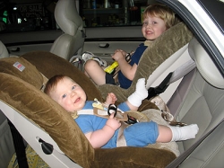 Автомобиль и ребенок. Покупка детского автокресла